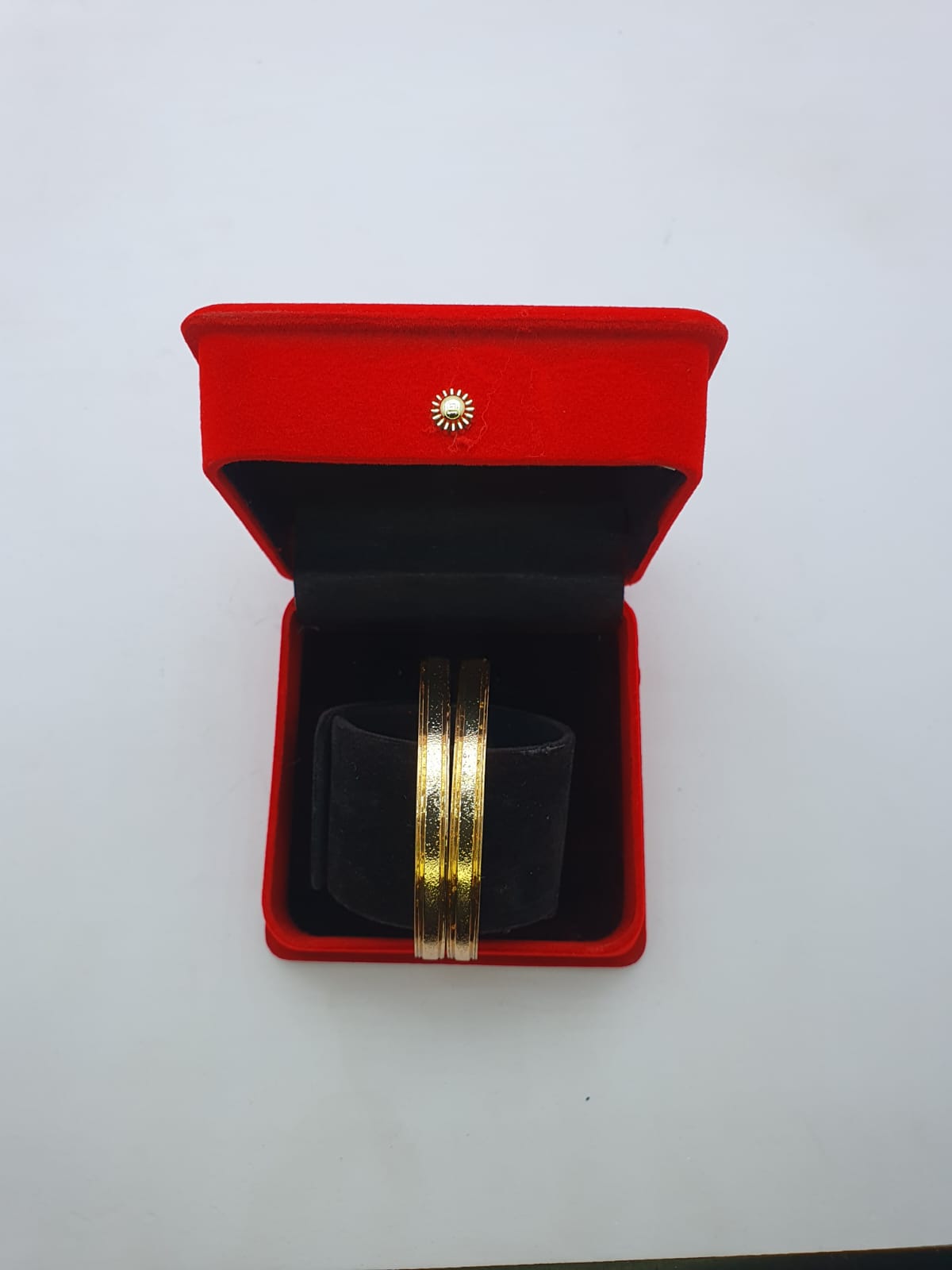 ✨ 2 Pc Golden Bangle Set – Elegant & Timeless Shine