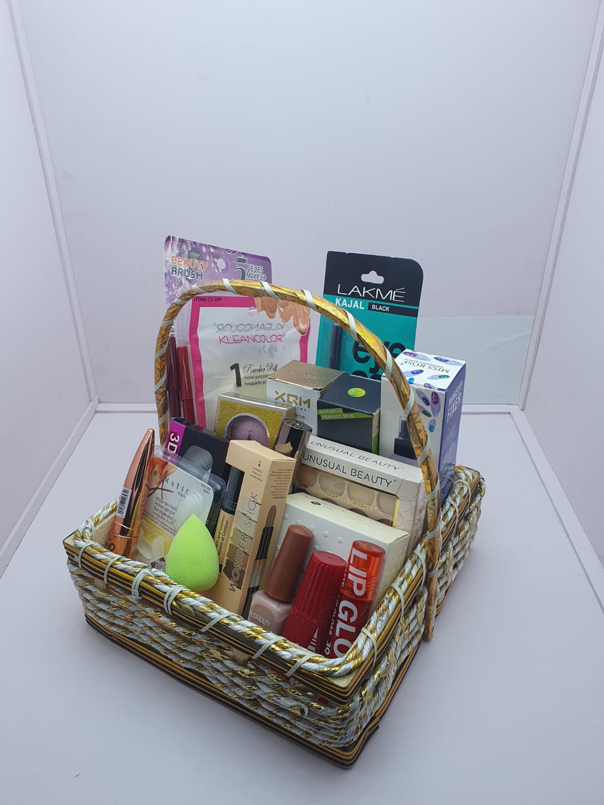 💄 Cosmetic Collection – Beauty That Enhances Your Glow