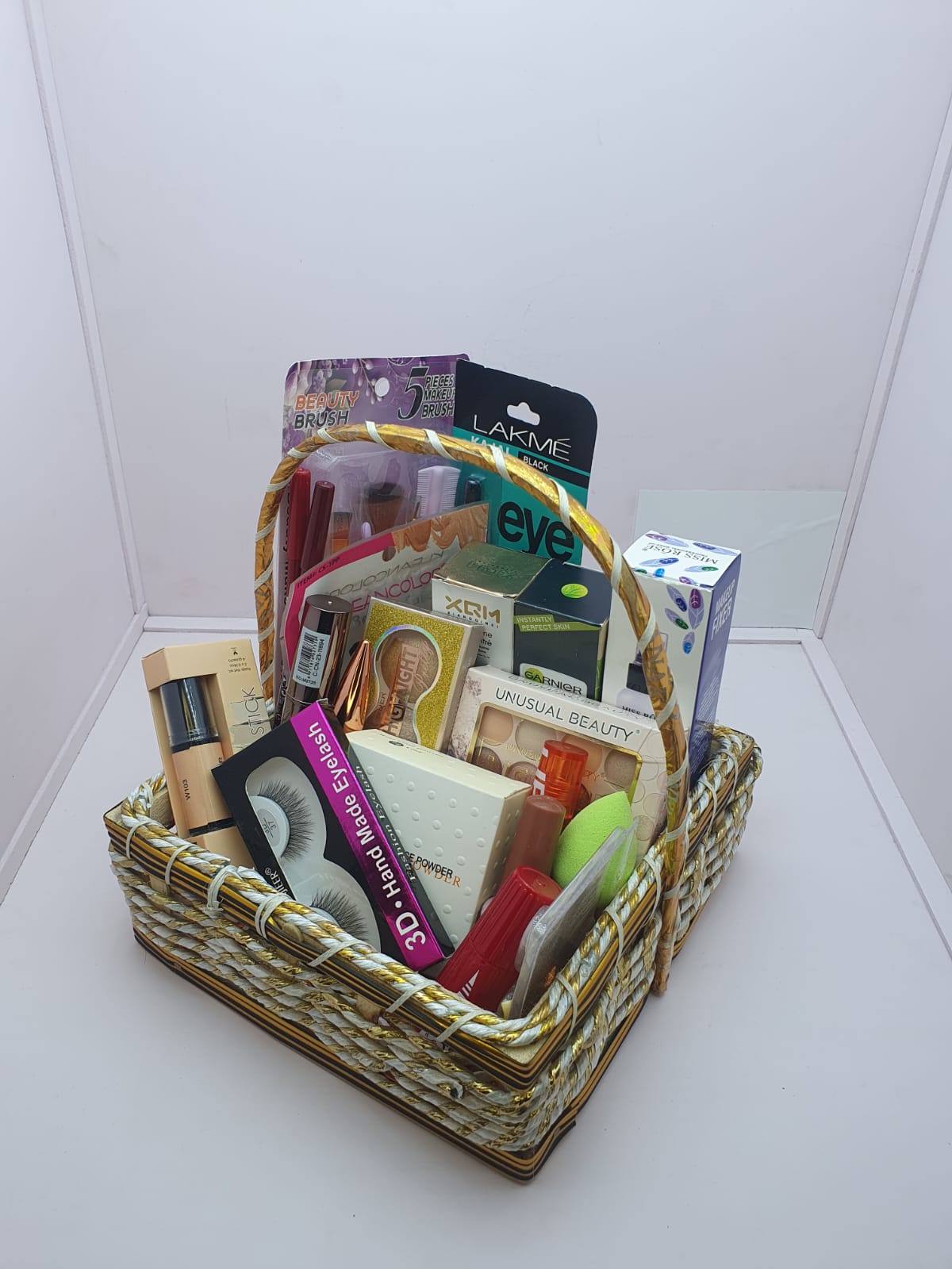 💄 Cosmetic Deal Box – Pack of 24 (Complete Beauty Bundle)