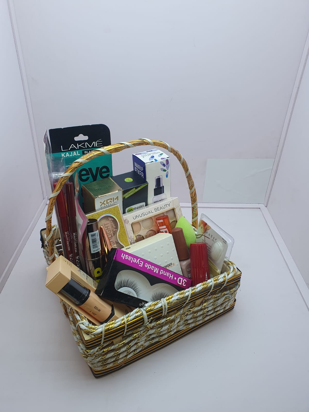 💄 Cosmetic Deal Box – Pack of 24 (Complete Beauty Bundle)